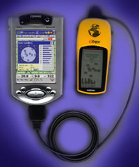 Datenkabel PDA-></noscript>GPS – Ziel des Workshops – 1″ style=“float:right; margin-left:12px; margin-bottom:6px; margin-top:3px; border: 1px solid #000000″ />Die meisten GPS-Handempfänger besitzen eine <B>Datenschnittstelle</B>, die ein NMEA-Signal sendet. Somit sind diese Geräte grundsätzlich auch dazu geeignet, zusammen mit einem PDA eingesetzt zu werden.<br />
 Der Vorteil liegt auf der Hand. Der PDA verfügt meist über das größere <B>Display</B>, den größeren Speicher und ermöglicht somit je nach Software eine Navigation, die über die Möglichkeiten des Handempfänger weit hinaus gehen.<br />
Auch wenn GPS-CF-Karten oder seit neustem Bluetooth-GPS-Mäuse eine vermeidlich höhere <B>Mobilität</B> versprechen, wird es immer gute Argumente für eine Verbindung Handempfänger – PDA geben.<br />
Vorteile sind zum einen die Akkulaufzeit des Gesamtsystems.<br />
Während eine <B>CF-Karte</B> Strom aus dem PDA benötigt (Ausnahme NeoGPS), verfügen Handgeräte über eigene Akkus. Handgeräte sind oft <B>wasserdicht</B>, und können somit auch bei schlechtem Wetter genutzt werden.</p>
<p>Doch wie kommen die <B>Positionsdaten</B> jetzt vom Handgerät auf den PDA? Es ist ein Datenkabel von Nöten. Dieses Kabel kann man entweder direkt kaufen, oder eben <B>selber löten</B>.<br />
Wer nicht die Möglichkeiten, Fähigkeiten oder Zeit hat, ein Kabel selber zu löten, kann bei Haid-services Datenkabel für fast jede GPS-PocketPC/PDA Kombination kaufen. Allerdings muss man für solche Kabel oft tief in die Tasche greifen.<br />
Mit bis zu <B>40€</B> kann man bei einem solchen fertigen Datenkabel rechnen! Die preisbewusste Lösung – Kabel und Stecker einzeln kaufen und selber tätig zu werden.<br />
Genau dies soll im folgenden <B>Workshop</B> erklärt werden. Schon in der Einleitung sein anzumerken, dass die Stecker für PocketPCs eine recht <B>fummelige</B> Angelegenheit sind (vor allem Ipaq 38/39/54xx) und man etwas Geduld und Sorgfalt braucht um ein anständiges Kabel zu basteln.<br />
<br style=