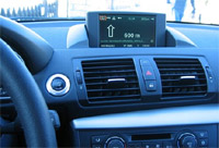 Radio-Navigations- system mit Pfeildar- stellung...