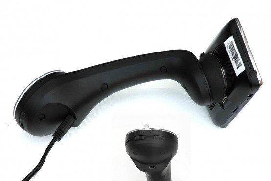 NAVIGON 8110 - Fahrzeughalterung - 1