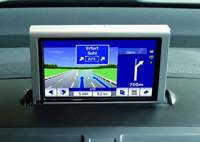 Harmonischer Einbau des mobilen Reisebegeleiters von Falk im Skoda Octavia möglich...