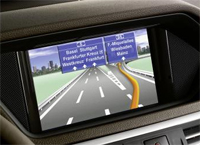 Mit Navigation 20 bietet Mercedes eine umfangreiche Navigations- und Hifi-Ergänzung für das serienmäßige Audio 20 CD-System an...