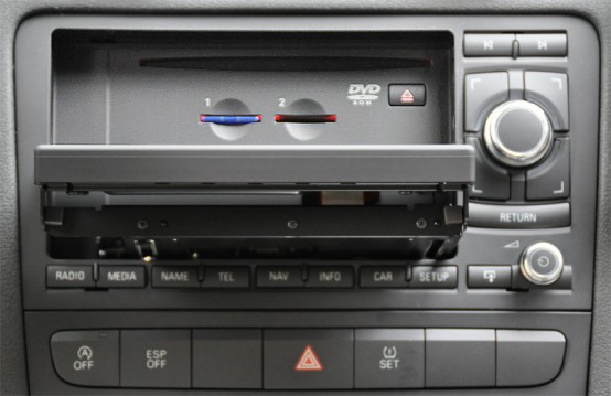 Audi RNS-E 2009 - Hardware - 1