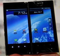 Kyocera hat das erste Android-Smartphone mit Doppel-Bildschirm präsentiert ...