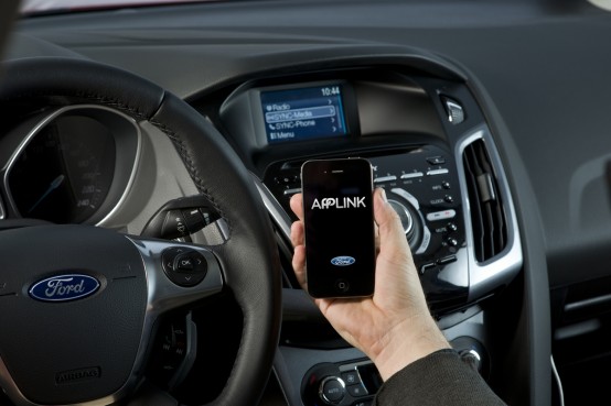 Neuer Ford EcoSport in Europa mit Ford SYNC AppLink erhltlich - mobiles Musikstreaming ber Spotify