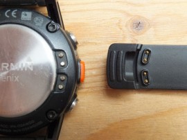 Steckerverbindung an Gehäuserückseite und USB-Klipp