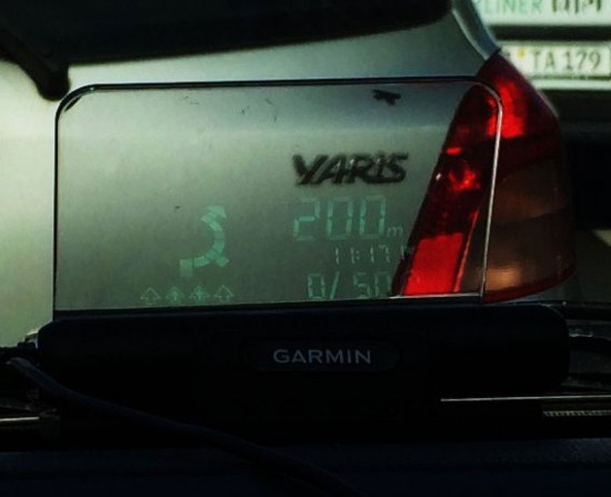 Sichere Navigation über den Theodor-Heuss-Platz: Der Fahrspurassistent empfiehlt die beiden mittleren Spuren, um den Platz an der zweiten Ausfahrt zu verlassen.