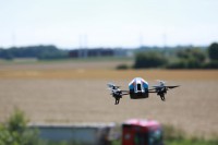 In der Nähe von Straßen besteht akute Gefahr - für Drohne und Verkehrsteilnehmer! Foto: spotography/Benedikt Braun