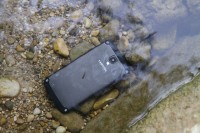 Versenkt! Der Horror jedes Smartphones soll dem Galaxy S4 Active besonders liegen. Foto: spotography/Sebastian Abel