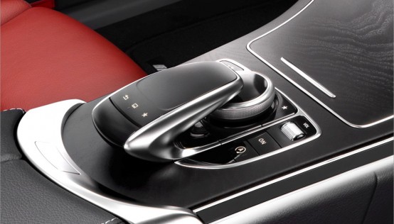 Mercedes_C-Klasse-2014_Touchpad