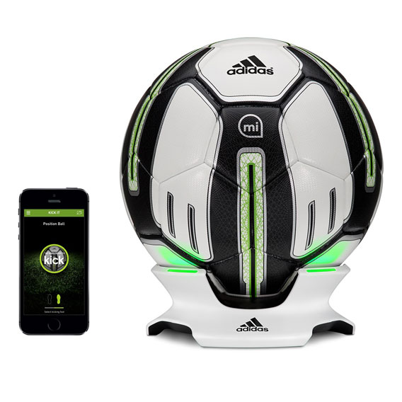 Adidas miCoach smart_ball: Intelligenter Fußball mit iPhone Schuss-Analyse  › , Navigation, GPS, Blitzer