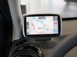 TomTom_GO_500_Mazda2_01