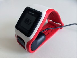 TomTom_Cardio_Ladestation_01