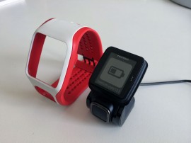 TomTom_Cardio_Ladestation_02