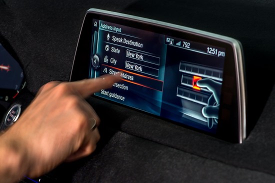 BMW-7er-2015-iDrive-TouchScreen-Navi