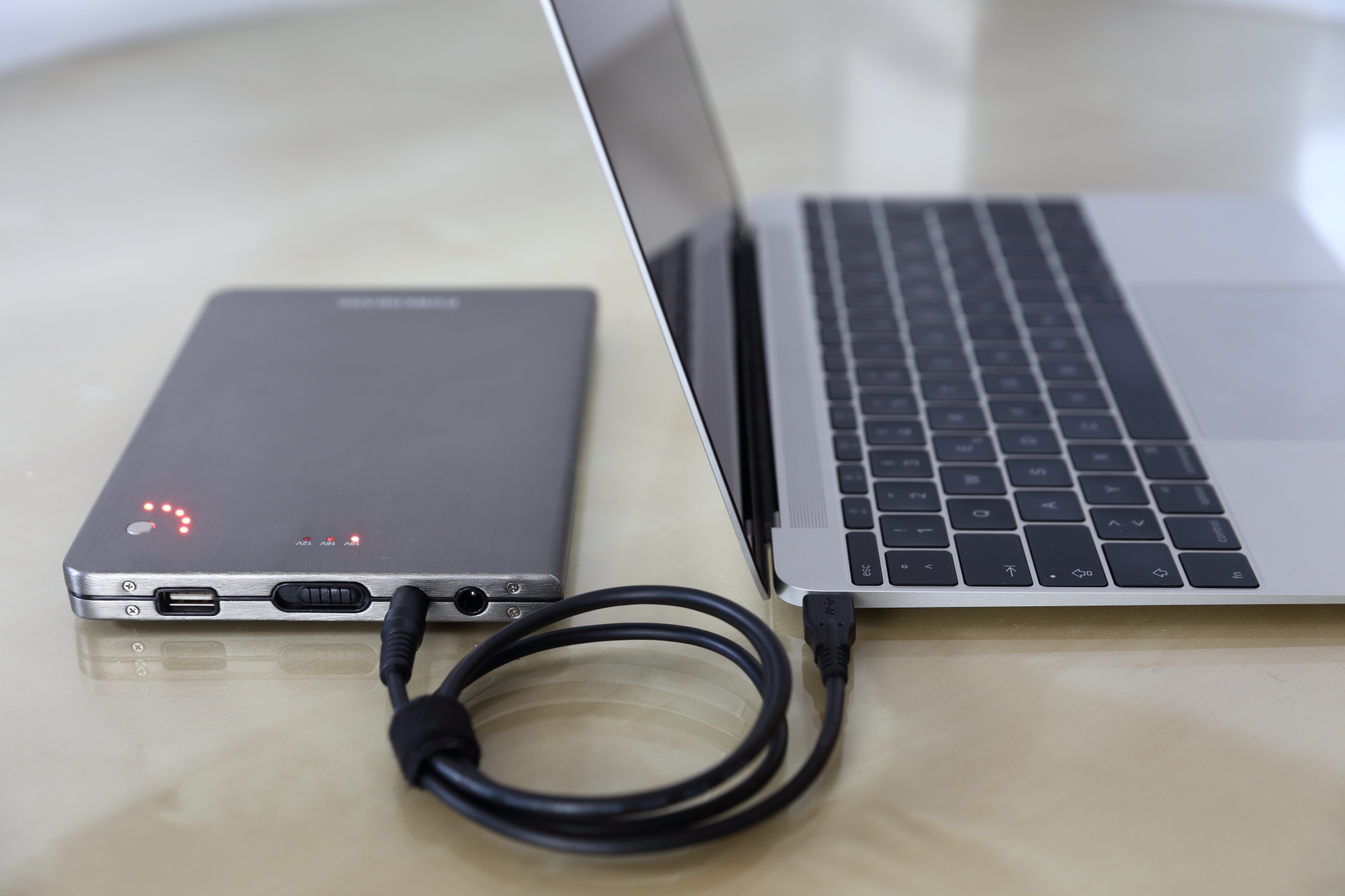 autobiografie Civic kleding Apple MacBook 12 (Early 2015) über Powerbank laden › pocketnavigation.de |  Navigation | GPS | Blitzer | POIs