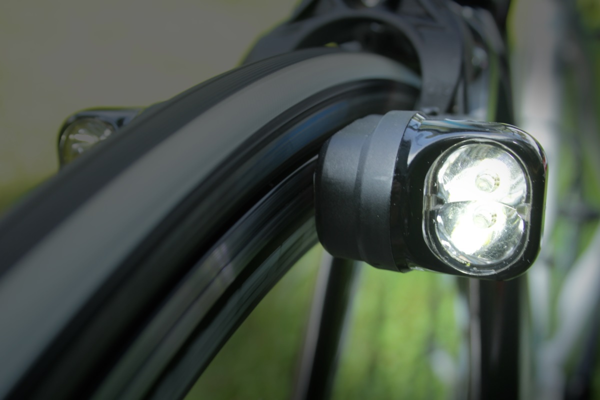 Kickstarter: Magnetische Fahrradlichter mit Blinker laden drahtlos 