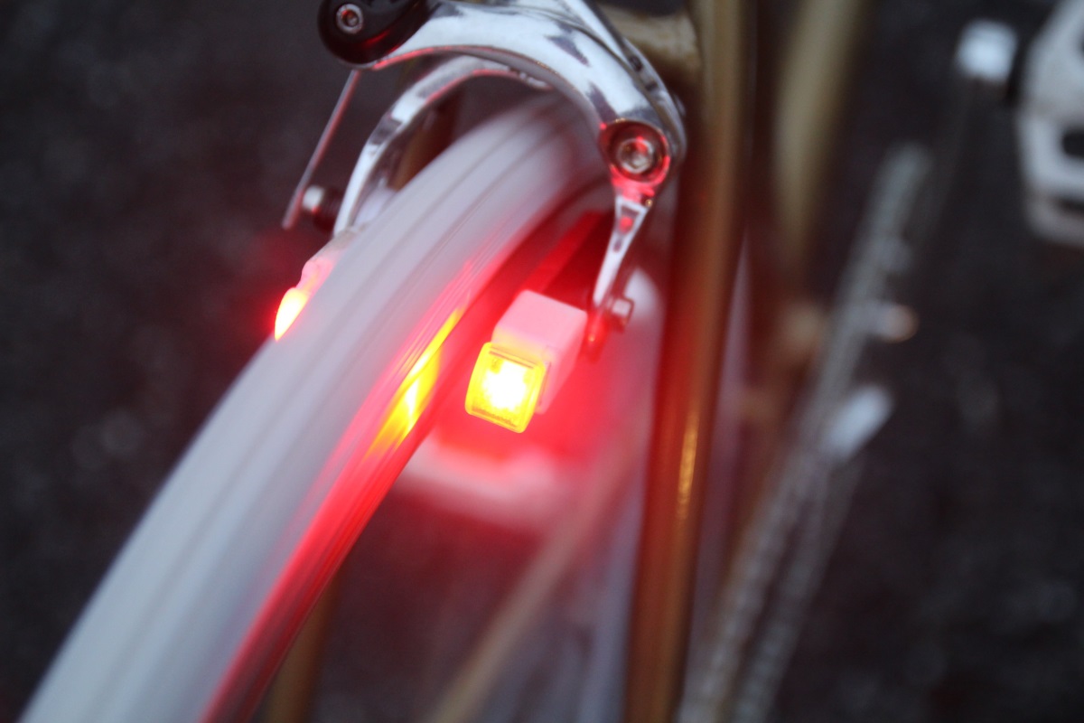 Kickstarter Kampagne Magnic Microlights präsentiert kontaktlose  Fahrradbeleuchtung › , Navigation, GPS, Blitzer